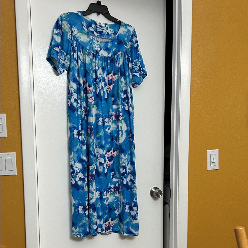 Blue Floral Short Sleeve Nightgown